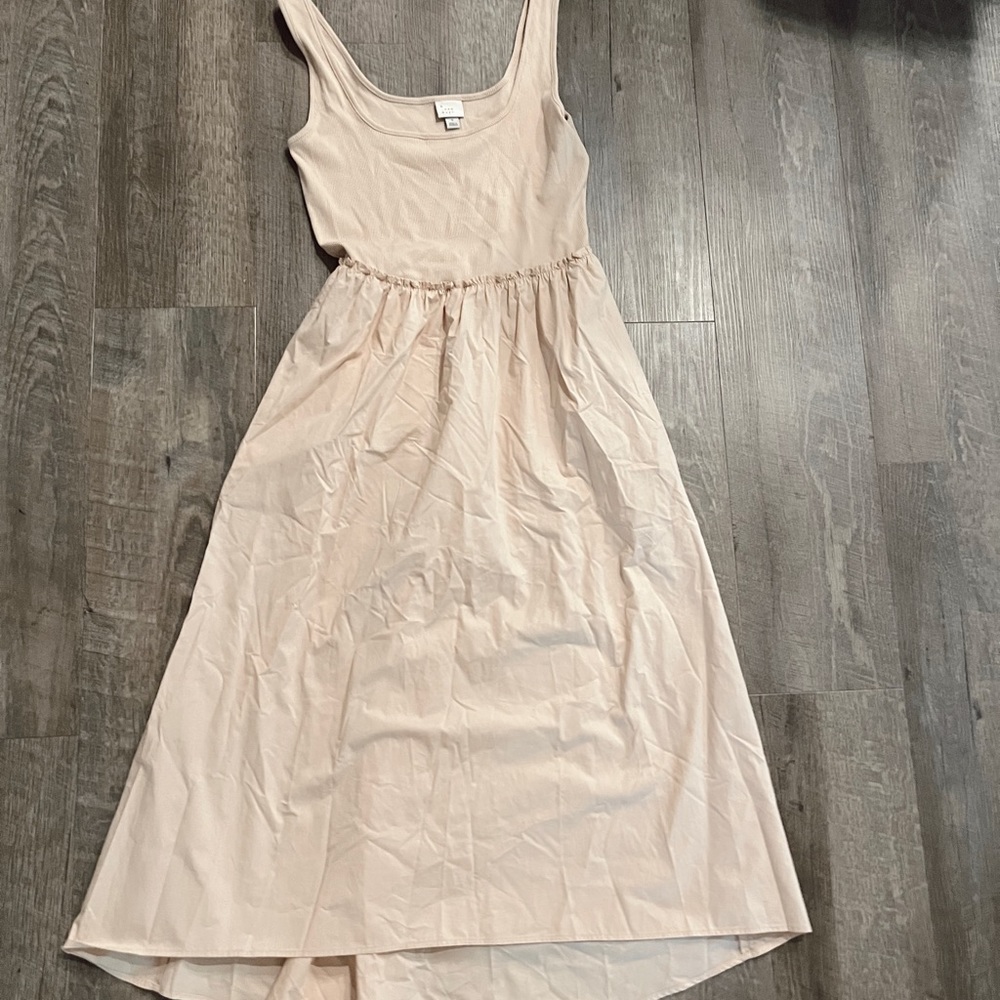 cute dress!